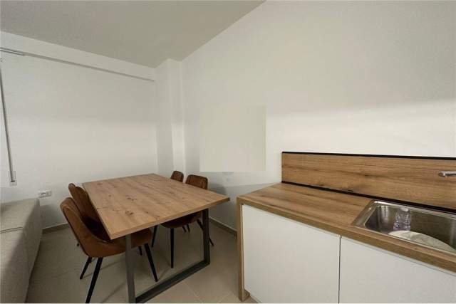 Tirane, jepet me qera apartament 2+1 Kati 2, 95 m² 850 Euro (Rruga e Barrikadave)
