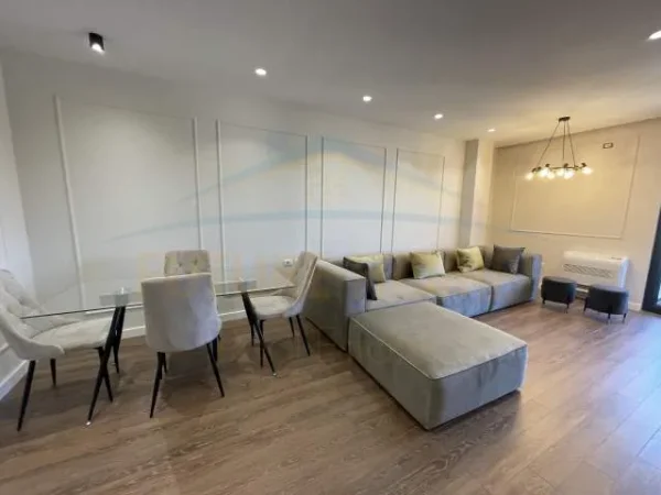 Durres, jepet me qera apartament Kati 12, 125 m² 800 Euro (Vollga, Durrës)