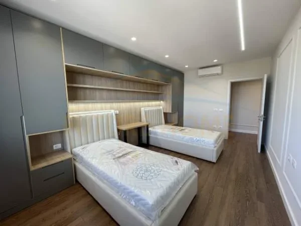 Durres, jepet me qera apartament Kati 12, 125 m² 800 Euro (Vollga, Durrës)