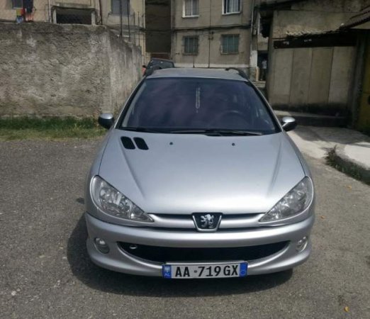 Tirane, shes makine Peugeot 206 Viti 2004, 3000 Euro