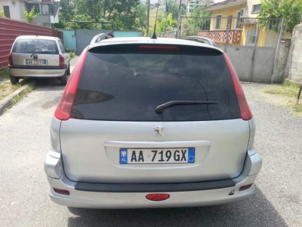 Tirane, shes makine Peugeot 206 Viti 2004, 3000 Euro