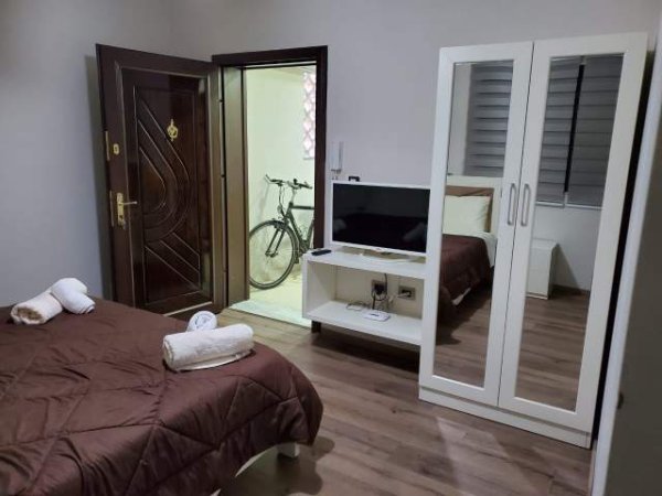 Tirane, jap me qera dhome 1+1, 35 m² 25 Euro (Federik Shiroka)