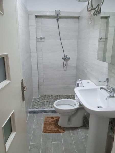 Tirane, jap me qera dhome 1+1, 35 m² 25 Euro (Federik Shiroka)