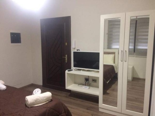 Tirane, jap me qera dhome 1+1, 35 m² 25 Euro (Federik Shiroka)