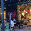 Tirane, jepet me qera lokal Bar Kafe + ambjent kuzhine me vehte per Restorant Piceri (me furre per pica), sip. 300 m². Çmimi 1.000 Euro (PRANE BULEVAR