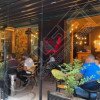 Tirane, jepet me qera lokal Bar Kafe + ambjent kuzhine me vehte per Restorant Piceri (me furre per pica), sip. 300 m². Çmimi 1.000 Euro (PRANE BULEVAR