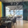 Tirane, jepet me qera lokal Bar Kafe + ambjent kuzhine me vehte per Restorant Piceri (me furre per pica), sip. 300 m². Çmimi 1.000 Euro (PRANE BULEVAR