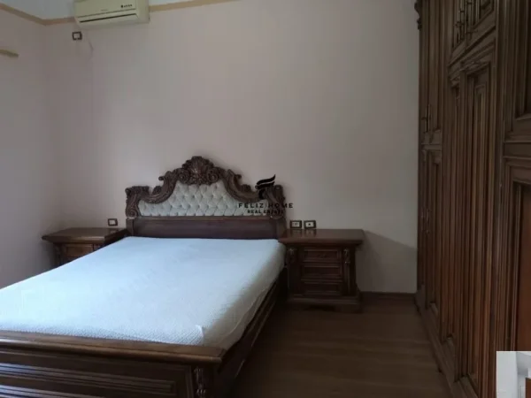 Tirane, jepet me qera apartament 2+1 Kati 2, 120 m² 600 € (MYSLYM SHYRI)