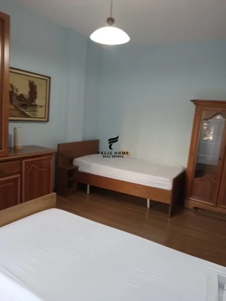 Tirane, jepet me qera apartament 2+1 Kati 2, 120 m² 600 € (MYSLYM SHYRI)