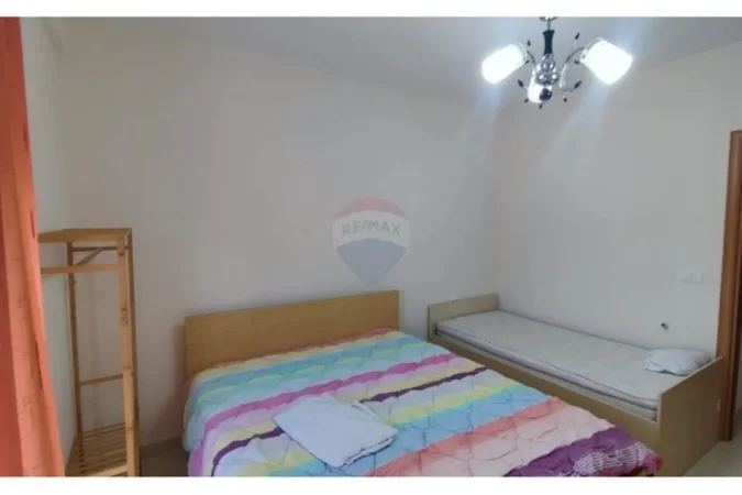 Tirane, jepet me qera apartament 2+1 , 550 € (Pazari i Ri)