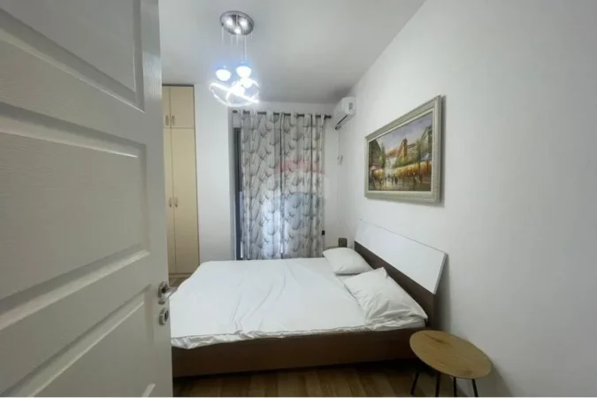 Tirane, jepet me qera apartament 2+1 , 750 € (Rruga e Kosovareve)