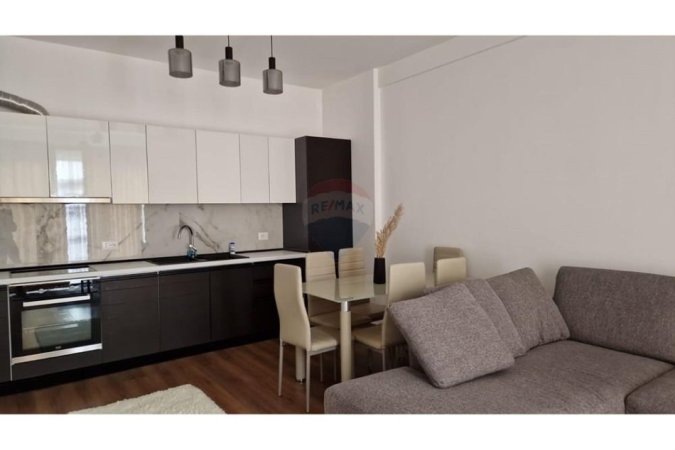 Tirane, jepet me qera apartament 1+1 , 550 € (Rruga e Dibres)