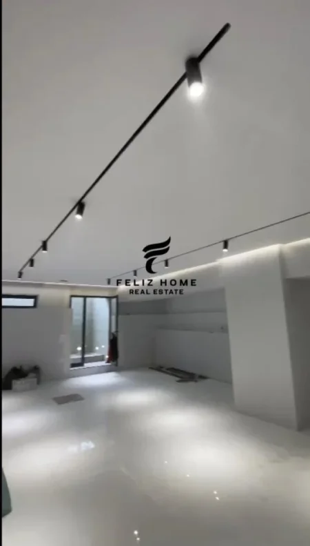 Tirane, jepet me qera ambjent biznesi Kati -1, 120 m² 1.200 € (KOMUNA E PARISIT)