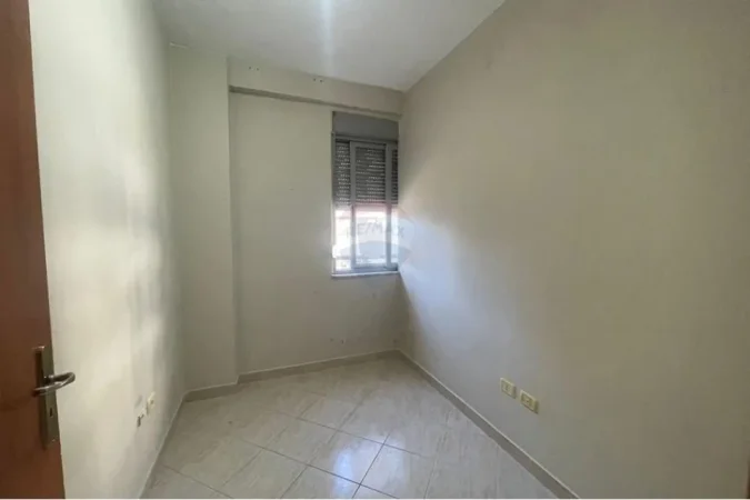 Tirane, jepet me qera zyre , 400 € (Rruga e Kavajes)