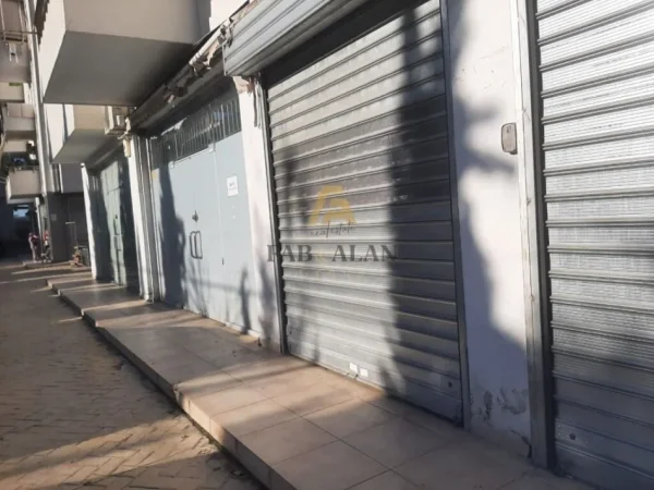 Tirane, shitet dyqan Kati 0, 52 m² 75.000 € (Kodra e Diellit 1)