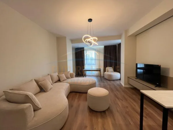 Tirane, jepet me qera apartament 2+1+Ballkon Kati 7, 123 m² 1.000 € (Pazari i RI)