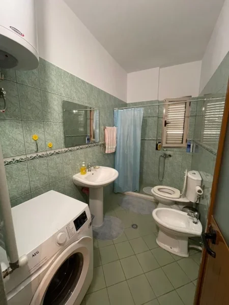 Durres, jepet me qera apartament 2+1+Ballkon Kati 6, 95 m² 450 € (Kazazi| Ish Rajoni)