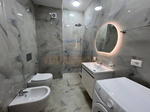 Tirane, jepet me qera apartament 2+1 Kati 7, 122 m² 1.000 € (PAZARI I RI TIRANE)