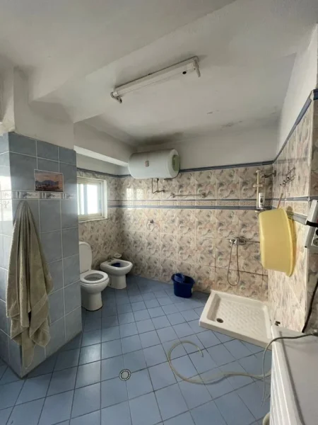 Durres, shitet apartament 3+1+Aneks+Ballkon Kati 3, 154 m² 120.000 € (Markata)