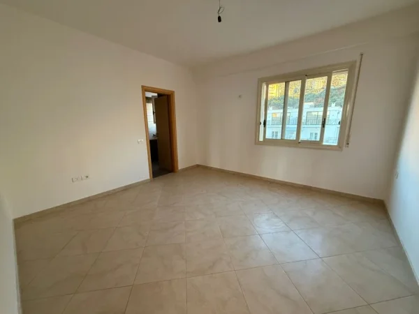 Vlore, shitet apartament+verande | Penthouse 2+1+Aneks+Ballkon Kati 6, 220 m² 350.000 € (Lungomare)