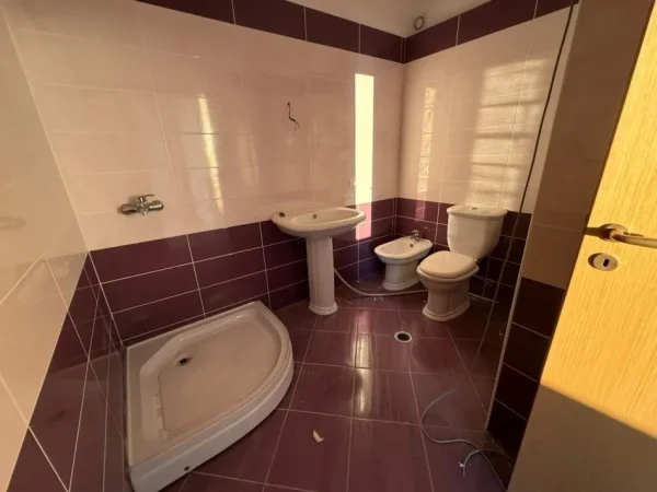 Vlore, shitet apartament+verande | Penthouse 2+1+Aneks+Ballkon Kati 6, 220 m² 350.000 € (Lungomare)