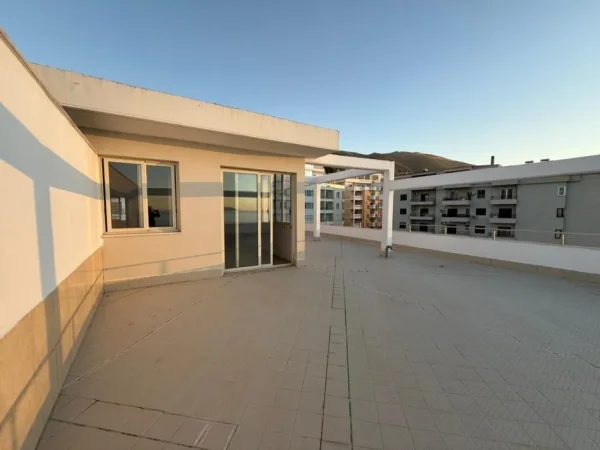 Vlore, shitet apartament+verande | Penthouse 2+1+Aneks+Ballkon Kati 6, 220 m² 350.000 € (Lungomare)