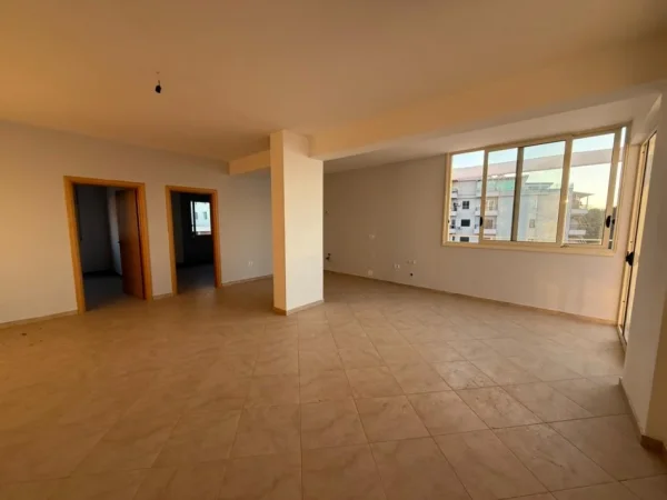 Vlore, shitet apartament+verande | Penthouse 2+1+Aneks+Ballkon Kati 6, 220 m² 350.000 € (Lungomare)