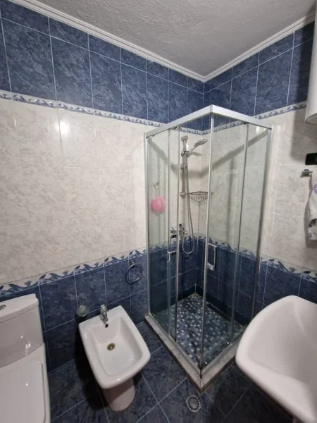 Durres, jepet me qera apartament 2+1+Ballkon Kati 7, 88 m² 400 € (UKD| Durres)