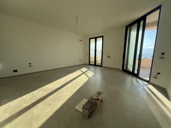 Vlore, shitet apartament 2+1+Ballkon Kati 2, 117 m² 362.000 € (Lungomare)