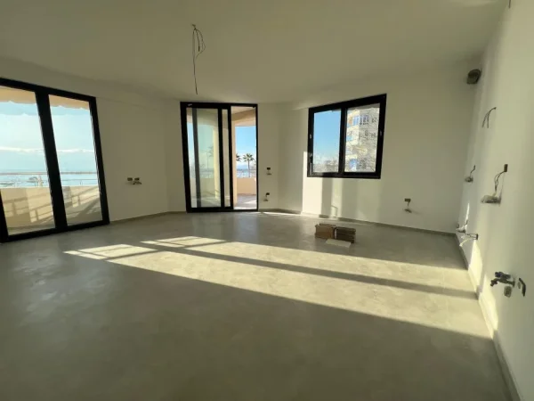 Vlore, shitet apartament 2+1+Ballkon Kati 2, 117 m² 362.000 € (Lungomare)