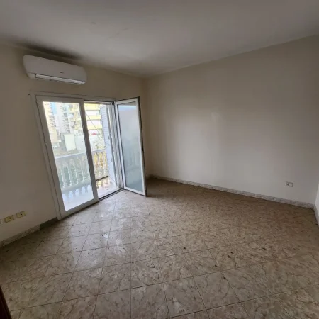 Durres, shitet apartament 1+1+Ballkon Kati 3, 55 m² 60.000 € (Rruga Pavaresia)