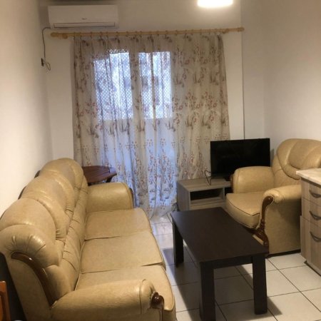 Tirane, jepet me qera apartament 1+1 Kati 3, 58 m² 400 € (Xhamllik)