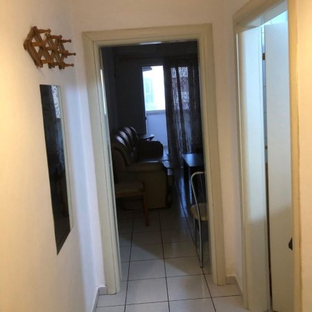 Tirane, jepet me qera apartament 1+1 Kati 3, 58 m² 400 € (Xhamllik)