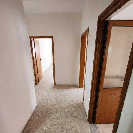 Durres, shitet apartament 1+1+Ballkon Kati 3, 67 m² 71.000 € (Rruga Pavaresia)