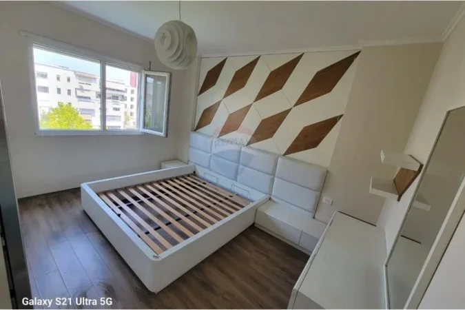 Tirane, shitet apartament 2+1+Ballkon , 106 m² (ish- Restorant Durresi - Stacioni i Trenit, Shqipëri)