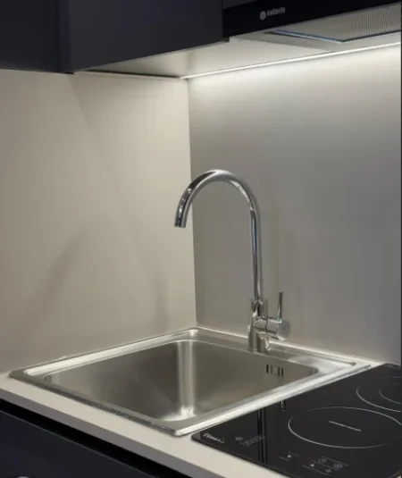 Tirane, jepet me qera apartament 1+1 Kati 4, 40 m² 550 € (Liqeni i that)