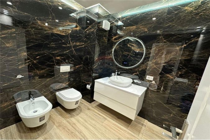 Tirane, jepet me qera apartament 2+1+Ballkon Kati 3, 115 m² 1.200 € 