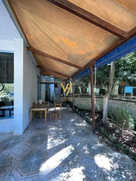 Berat, shitet bar-resorant Kati 0, 1.640 m² 350.000 € (BOGOVE)