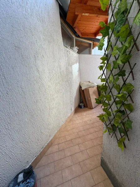 Durres, shitet garsonier 1+1+Ballkon Kati 1, 51 m² 65.000 € (Rruga Pavaresia)