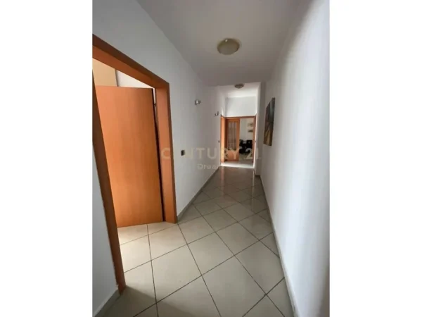 Tirane, shitet apartament Kati 5, 107 m² 136.800 € 