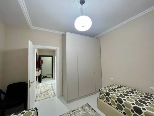 Tirane, jepet me qera apartament 2+1+Ballkon Kati 4, 106 m² 599 € (Astir)