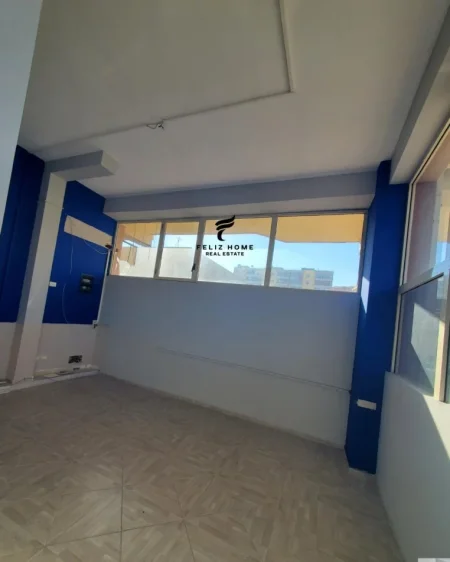 Tirane, jepet me qera zyre Kati 0, 98 m² 600 € (ASTIR)