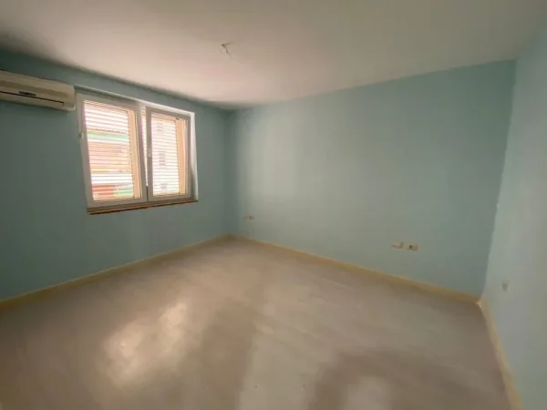 Tirane, shes apartament 2+1+Ballkon Kati 1, 80 m² 200.000 € (Gjimnazi Petro Nini)