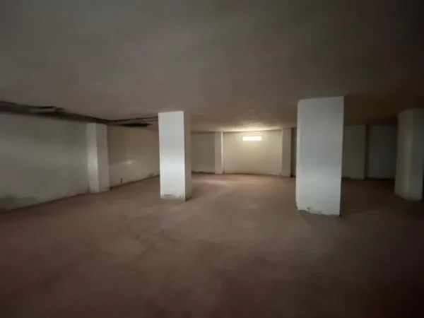 Durres, shitet magazine Kati -1, 525 m² 260.000 € (Rruga Pavaresia)