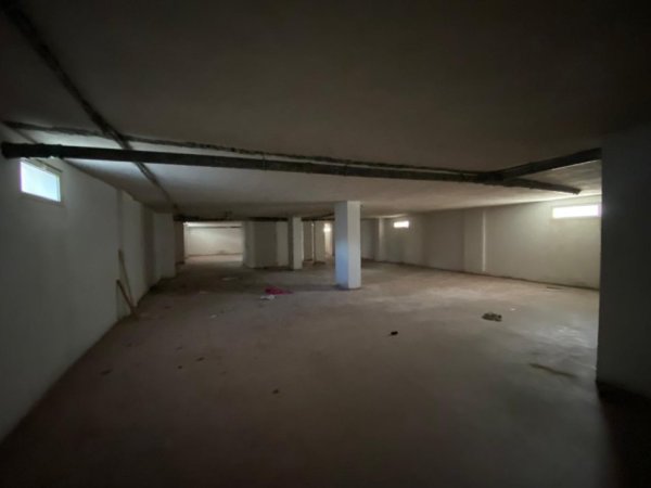 Durres, shitet magazine Kati -1, 525 m² 260.000 € (Rruga Pavaresia)