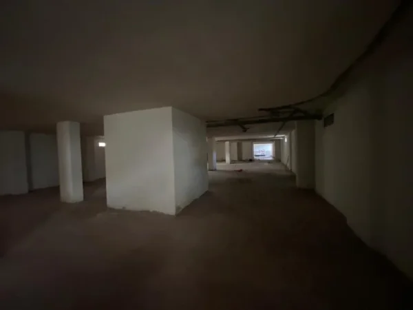 Durres, shitet magazine Kati -1, 525 m² 260.000 € (Rruga Pavaresia)