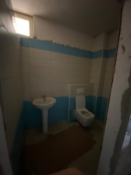 Durres, shitet magazine Kati -1, 525 m² 260.000 € (Rruga Pavaresia)