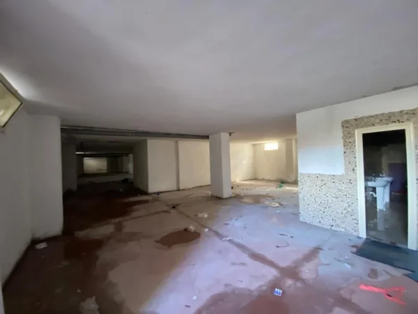 Durres, shitet magazine Kati -1, 525 m² 260.000 € (Rruga Pavaresia)