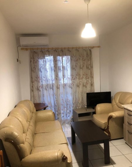 Tirane, jepet me qera apartament 1+1 Kati 3, 60 m² 400 € (Xhamllik)
