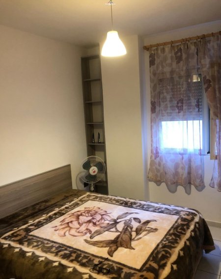 Tirane, jepet me qera apartament 1+1 Kati 3, 60 m² 400 € (Xhamllik)